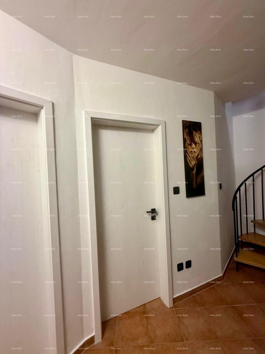 Prodaja - prenovljena hiša na odlični lokaciji z dvema apartmajema in čudovitim razgledom, Medulin! 9