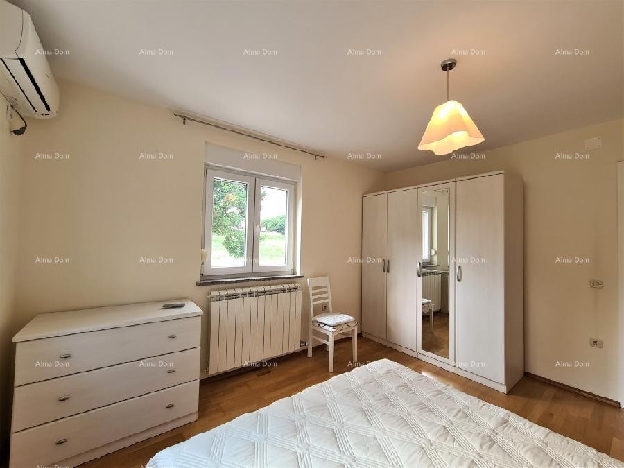 Ližnjan u prodaji  jedna velika i jedna mala kuća. 4