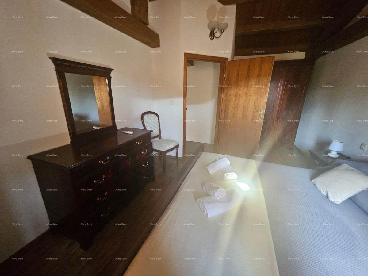COMPLEX OF STONE HOUSES WITH 5 RESIDENTIAL UNITS – TINJAN 31