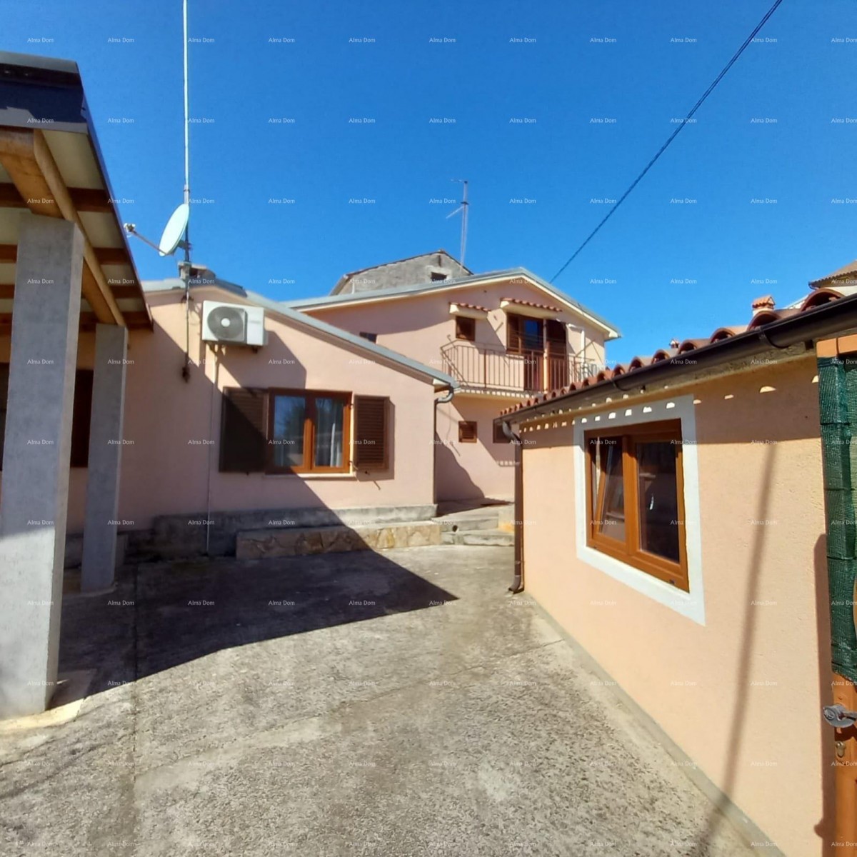 Prodaja kuće s dvorištem i parkirnim mjestima, Pula! 3