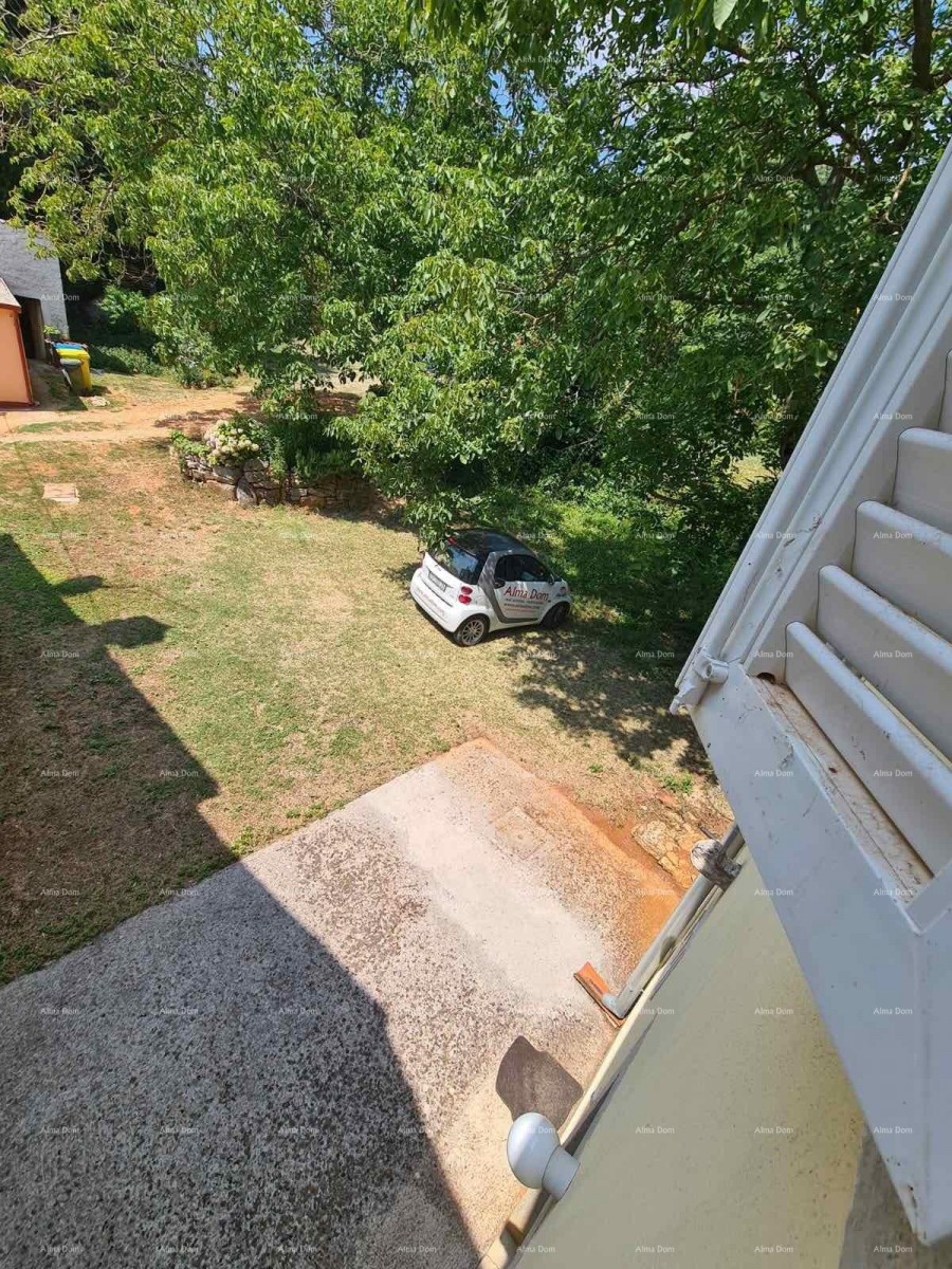 Prodaja kuće sa dvorištem i velikim zemljištem, Barban 19