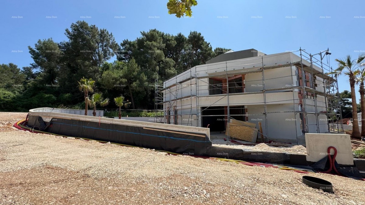 Продается современная вилла в Ровине 25