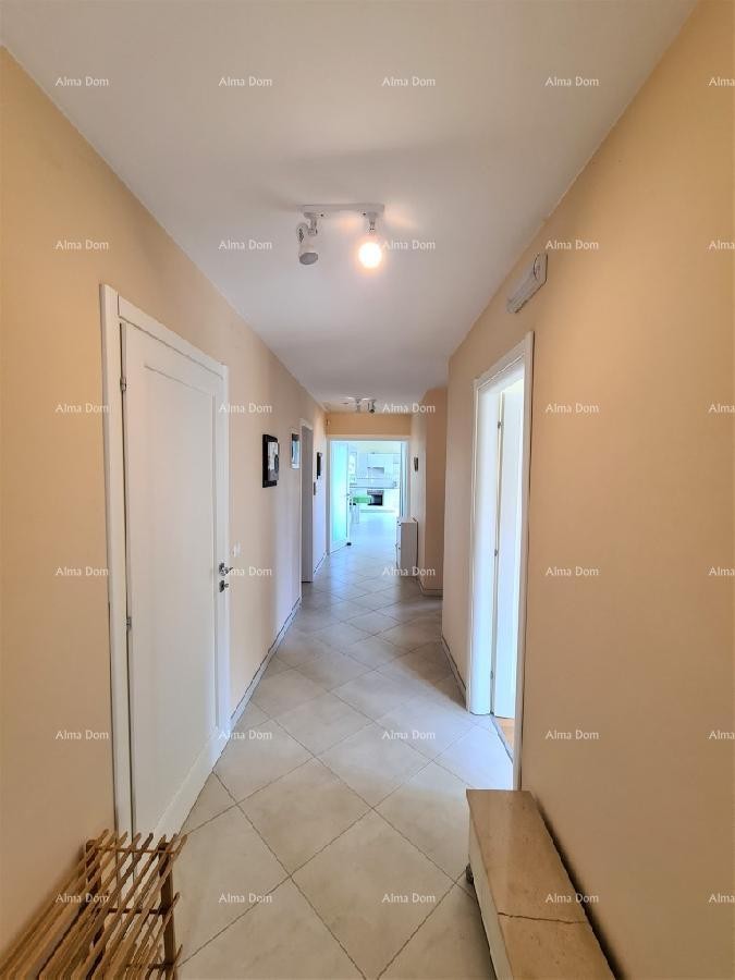 Ližnjan u prodaji  jedna velika i jedna mala kuća. 2