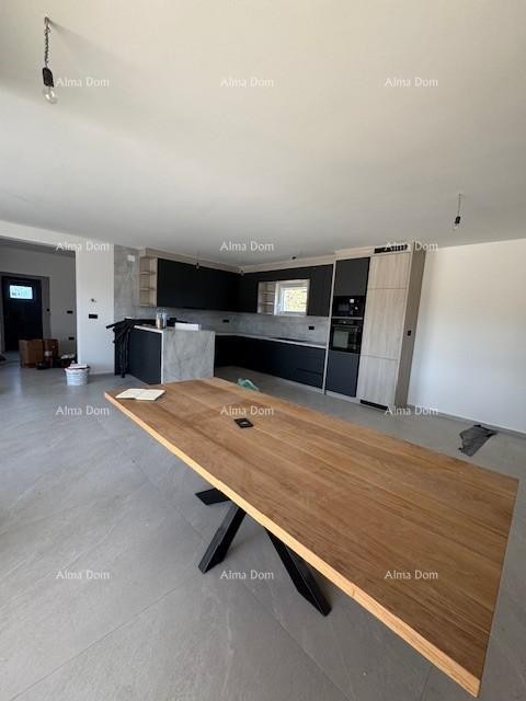 Šišan. Novozgrajena hiša z bazenom 8