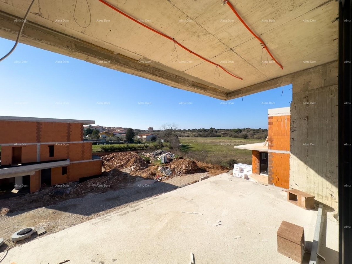 Продается квартира на втором этаже небольшого дома! 30