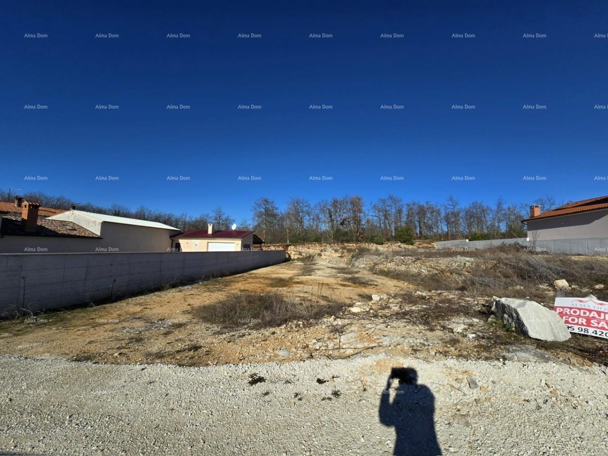 Prodaja građevinske parcele sa ishodovanom,  pravomoćnom građevinskom dozvolom , BIBIĆI!! 10