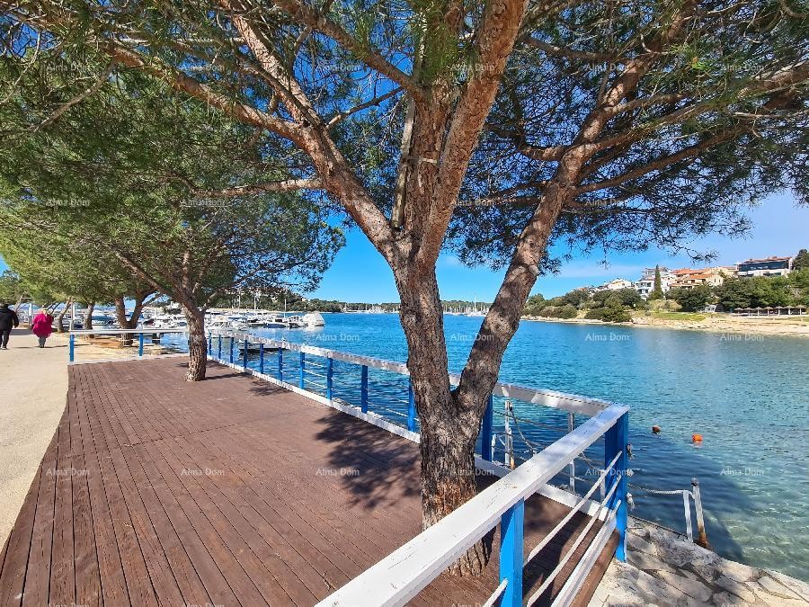 Prvi red do morja in plaže – hiša s bazenom in veliko okužnico, Pješčana Uvala! 2