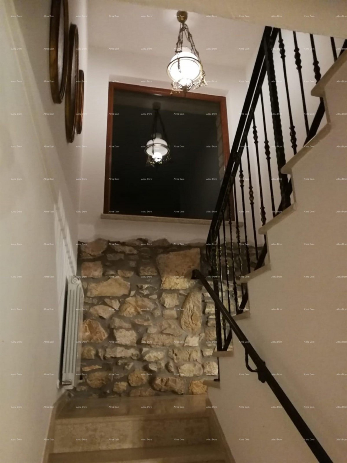 Лабин околица, Каменный дом с бассейном и большим двором 11