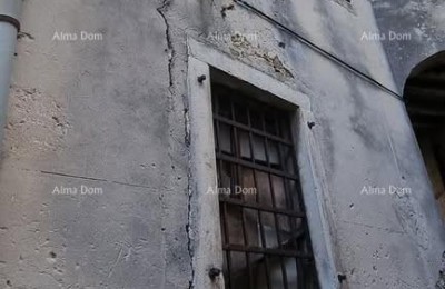 Velika istrska kamnita hiša na prodaj v treh nadstropjih, Buje!