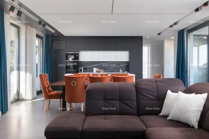 Prodamo čudovito vilo s pogledom na morje! 19