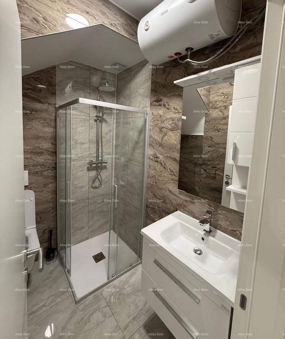 POREČ, Ristrutturata casa in pietra con vista mare 20