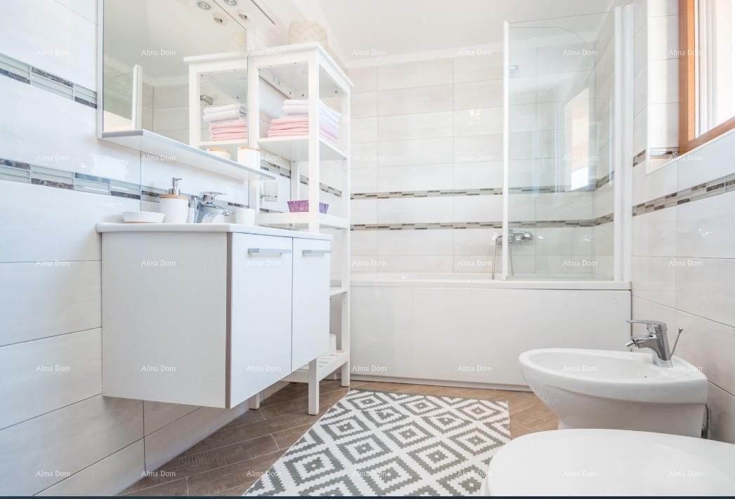 Красивый дом с бассейном, утопающий в зелени! 11