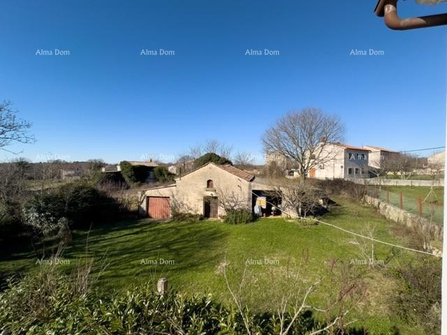 We are selling a large detached house with a spacious yard! 34