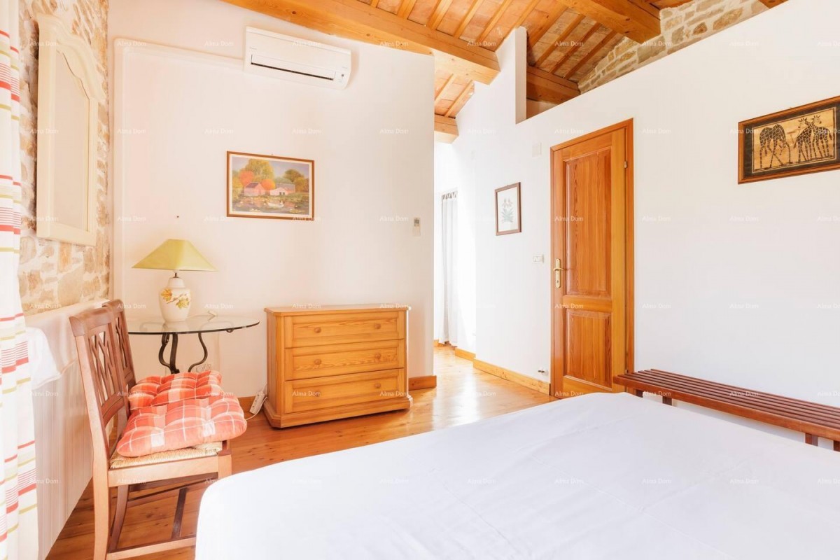 Marčana,  два каменных дома с бассейном. 9