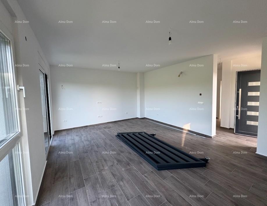 Luksuzan dvoetažni stan s pogledom na more i prostranom terasom u Zambratiji 7