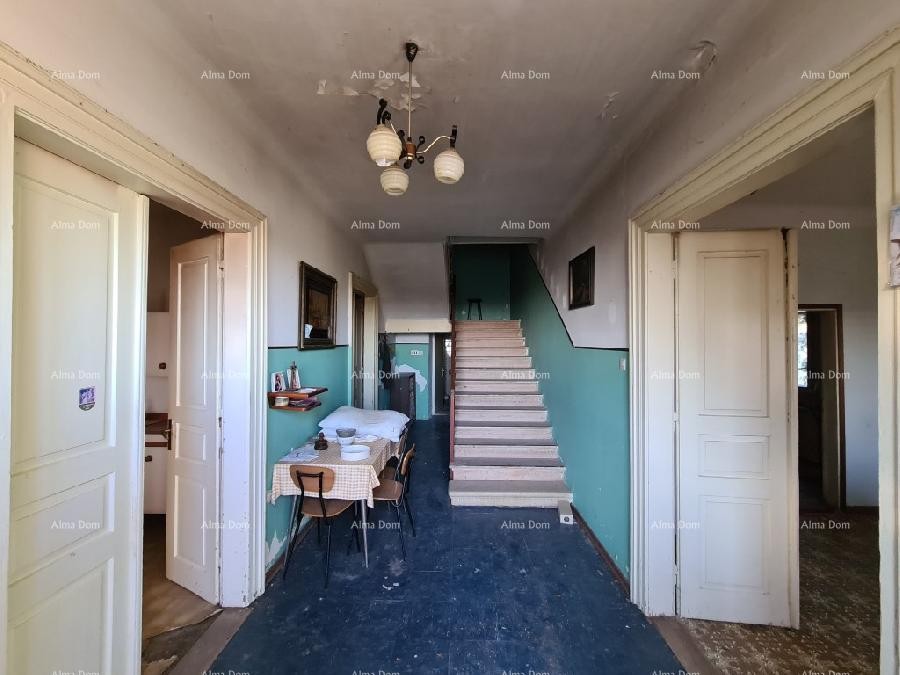 We are selling an old Istrian stone house with a view of Grožnjan. 2