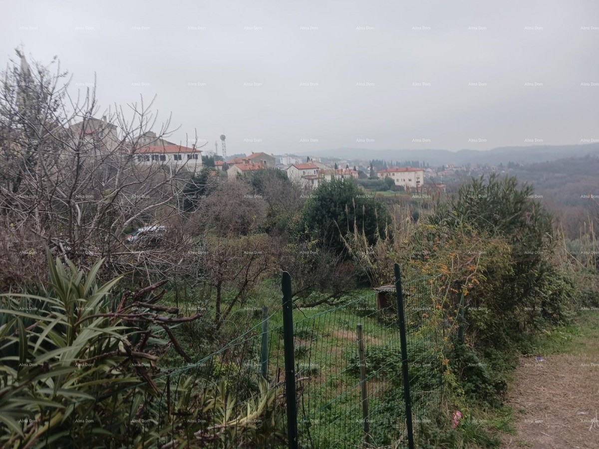 Prodaja građevinskog zemljišta u centru Buja! 1