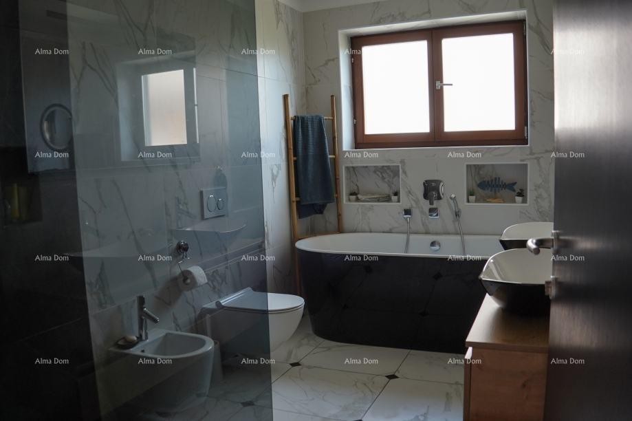 Ровинь, продаётся квартира 120 м² в доме, 100 м от моря 8