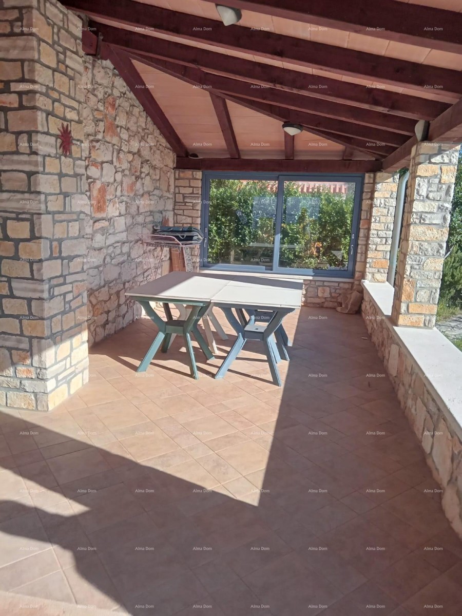 Близость города Умага. Продается дуплексный дом площадью 123,65 м² на самом берегу моря, в 10 метрах от моря. 17