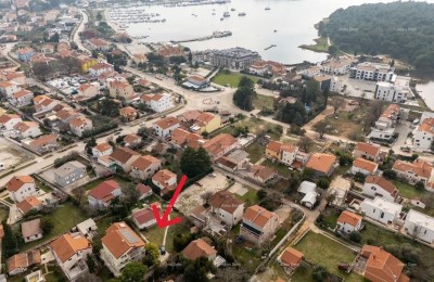 Ekskluzivno! Gradbena parcela s projektom – 6 stanov, 300 m od morja, Medulin!