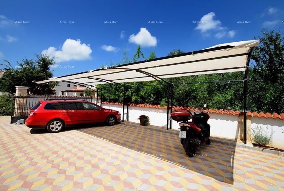 Sale - House with 4 residential units - vicinity of Višnjan! 1