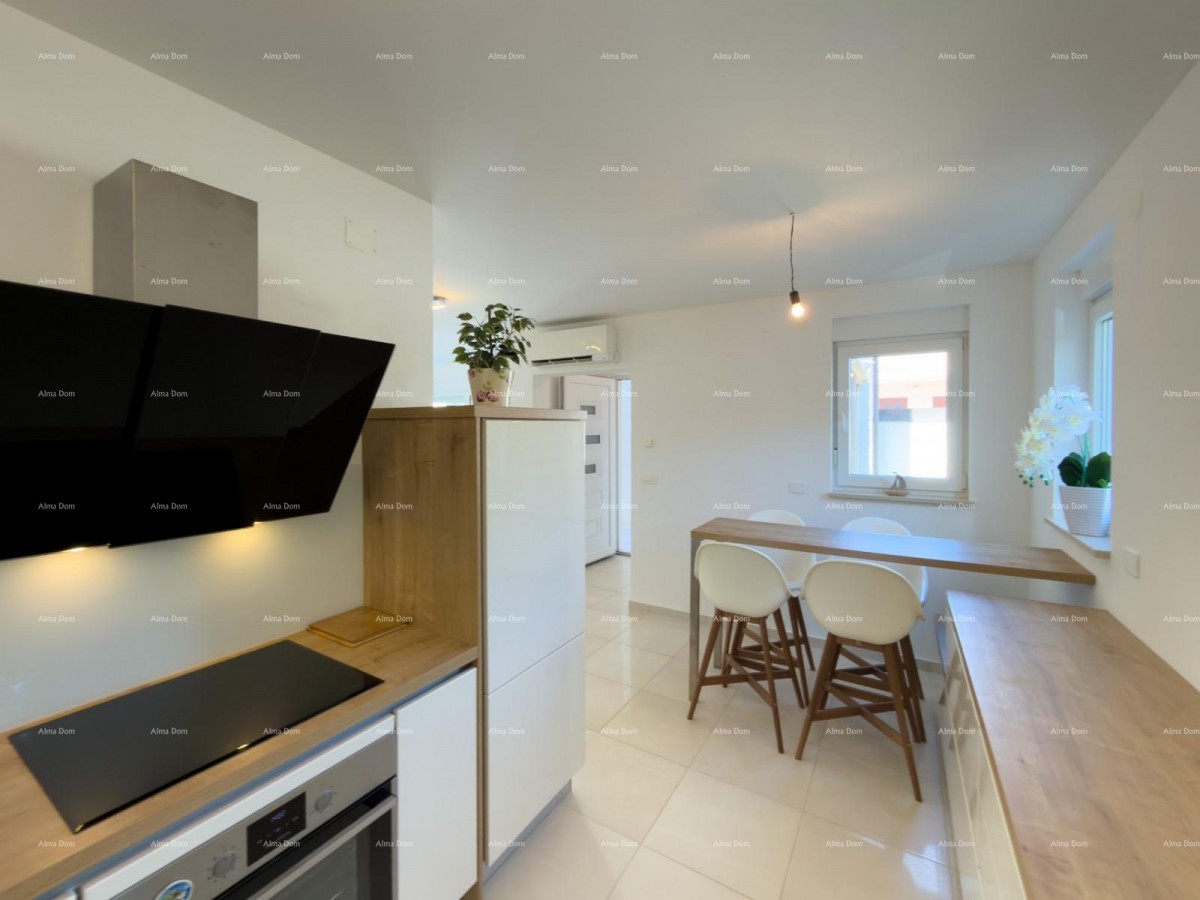 For sale: Attractive house in Premantura with a sea view. 8