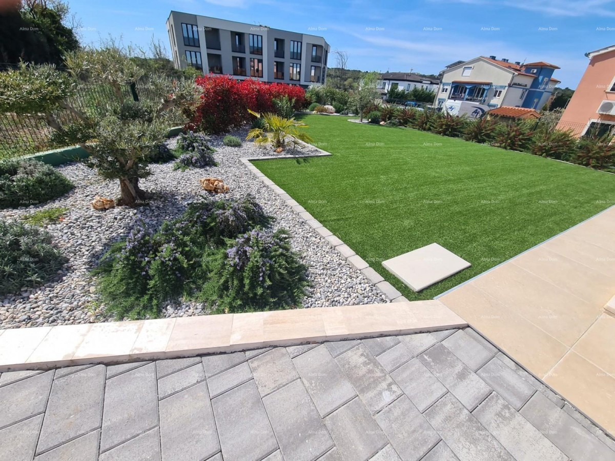 Современный оазис с бассейном и собственным садом в Банйолах 31