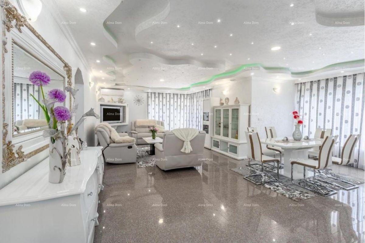 POREČ AREA – Luxuriously furnished ground floor house with a pool on a spacious property 4