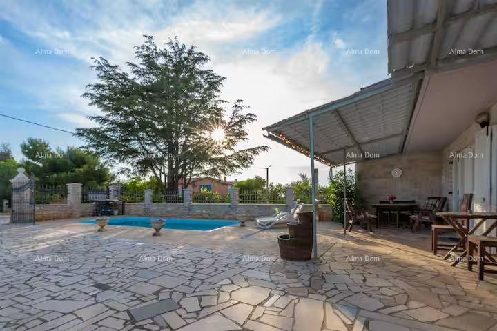 Eccellente opportunità! Vendita - casa attraente con piscina e giardino curato, Banjole! 4