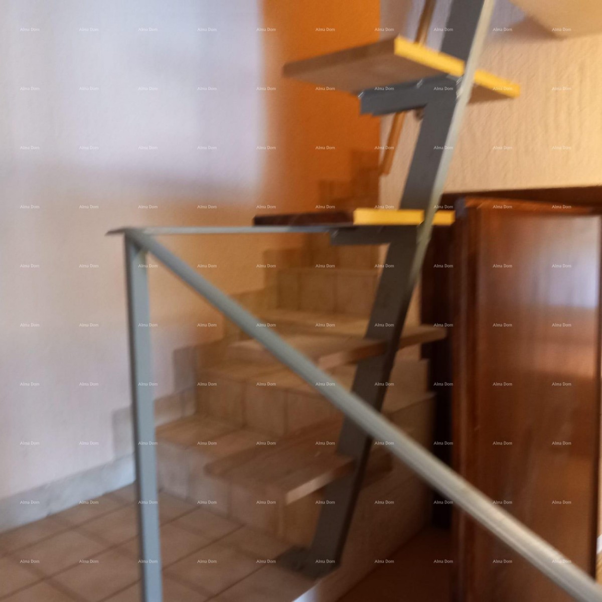 Prodaja kuće s dvorištem i parkirnim mjestima, Pula! 11