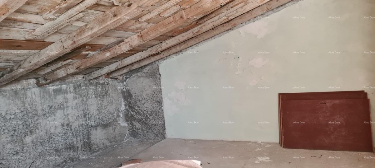 A detached house for renovation in the center of Rovinj is for sale 15