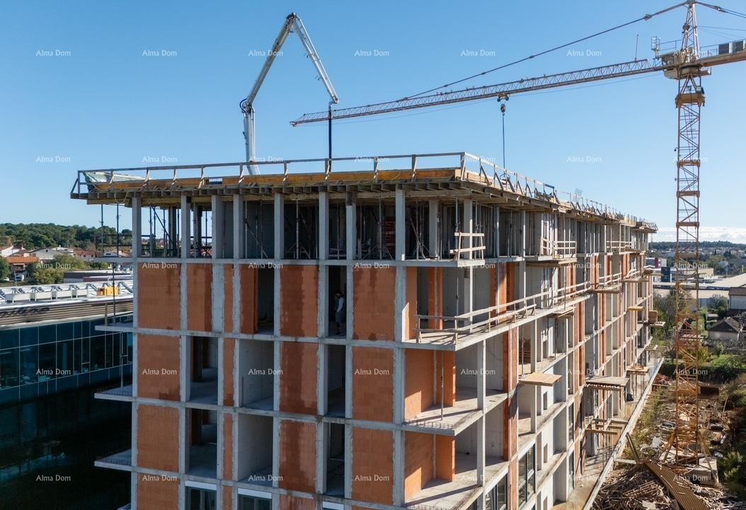 Pula! Višestambena, moderna zgrada s liftom, blizu centra. Stan s parkirnim mjestom i spremištem. S77 6