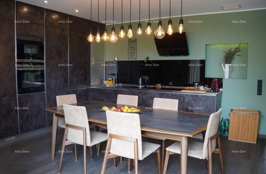 Ровинь, продаётся квартира 120 м² в доме, 100 м от моря 11