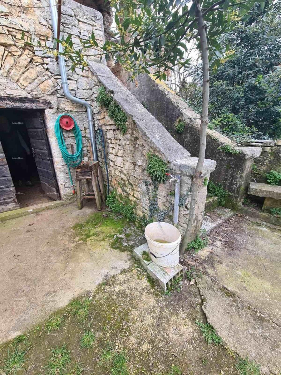 Izvrsna prilika! Prodaje se stara kamena kuća u Peroju! 2