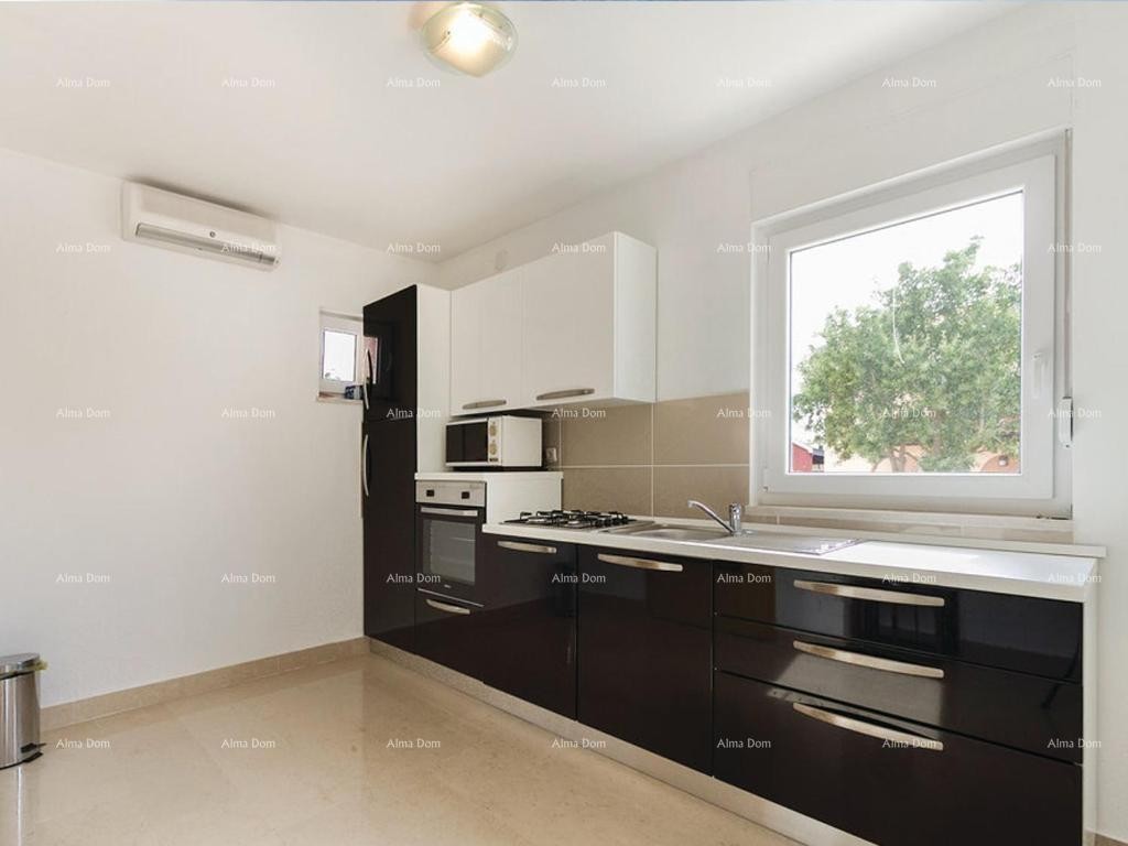 House with a Pool, VALBANDON 8