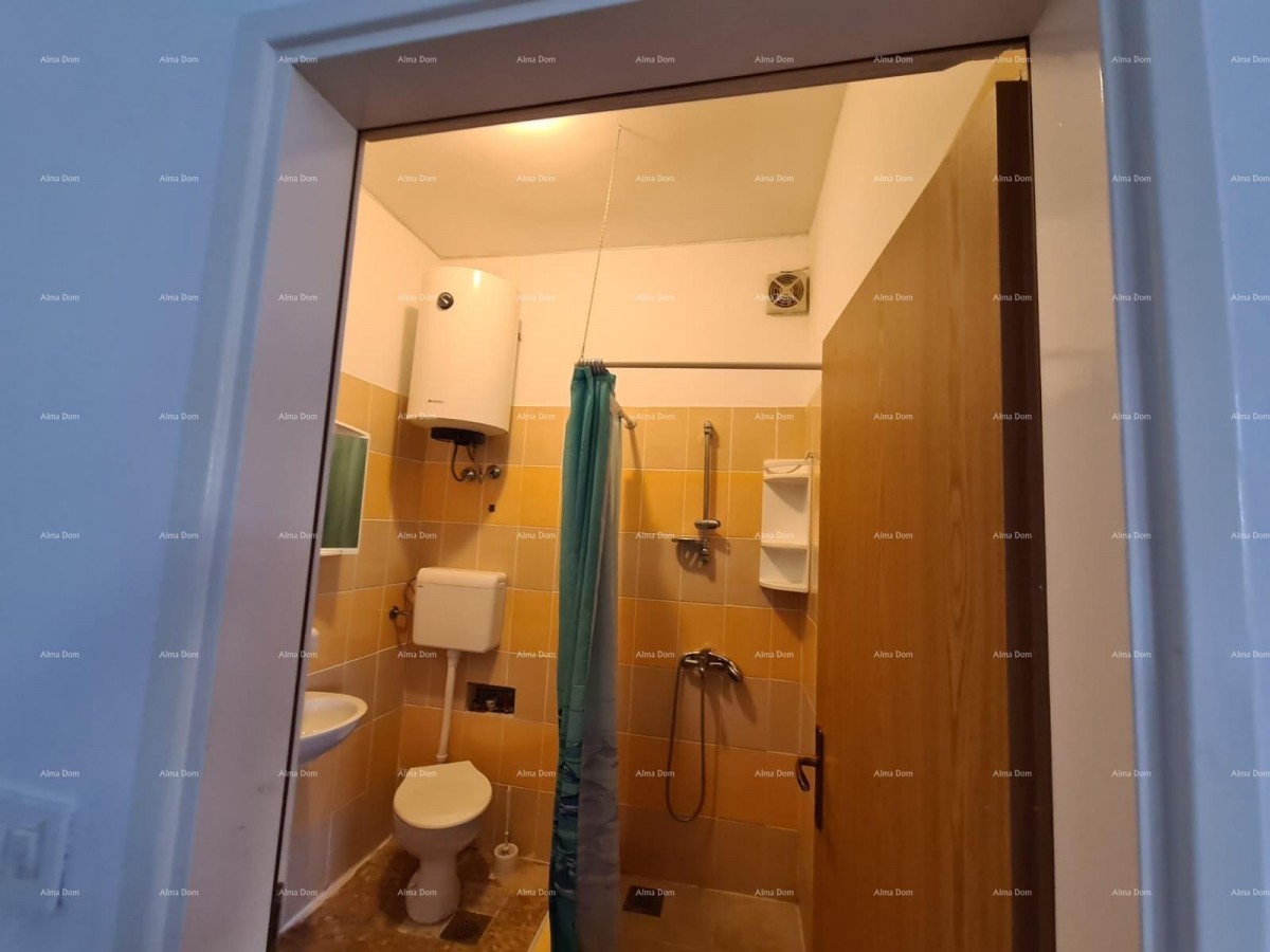 Prodaja, Ližnjan , kuća u nizu sa tri apartmana. 38