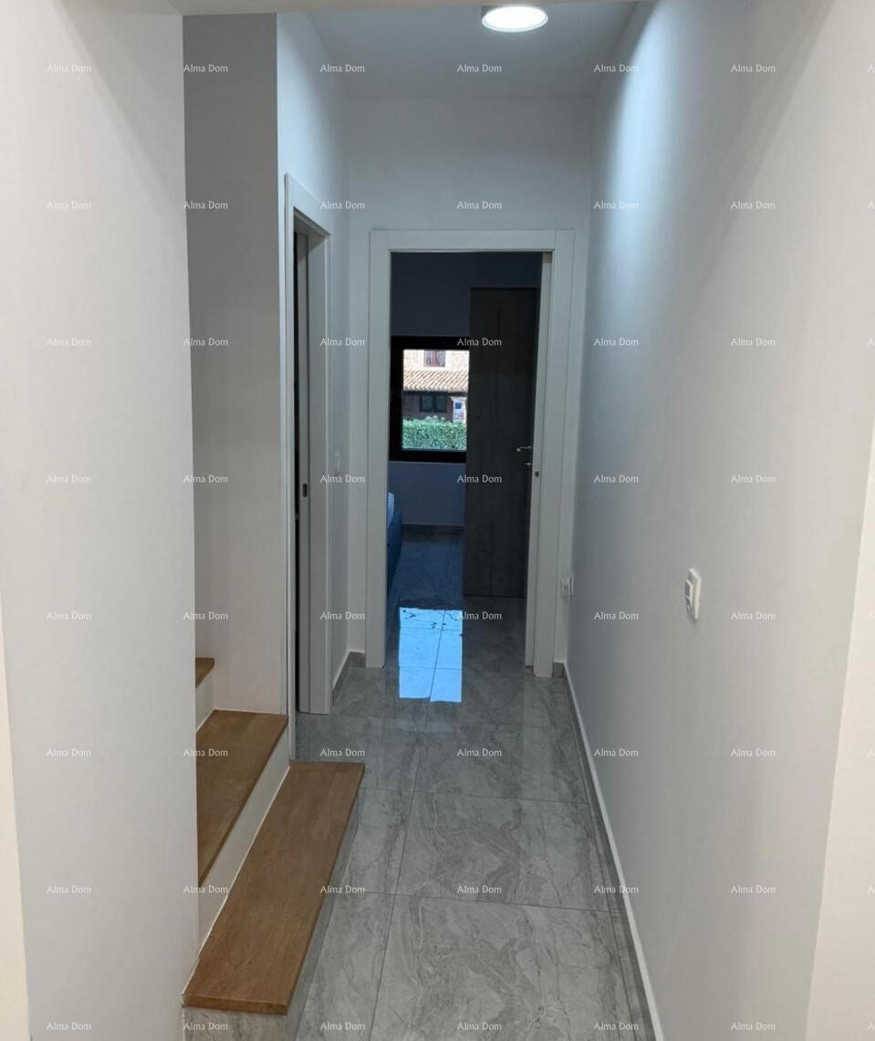 POREČ, Ristrutturata casa in pietra con vista mare 12