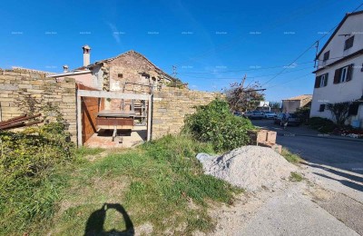 Kamena hiša z dvoriščem in začetno prenovo – okolica Pazina