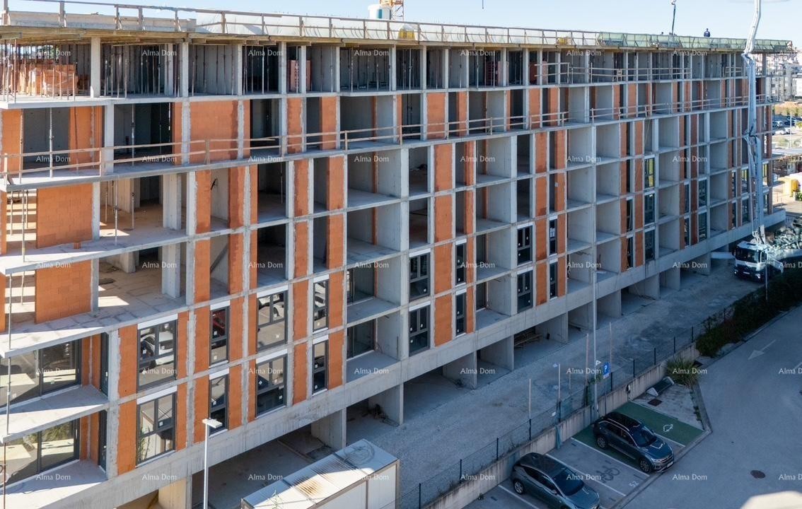 Pula! Višestambena, moderna zgrada s liftom, blizu centra. Stan s parkirnim mjestom i spremištem. S77 14