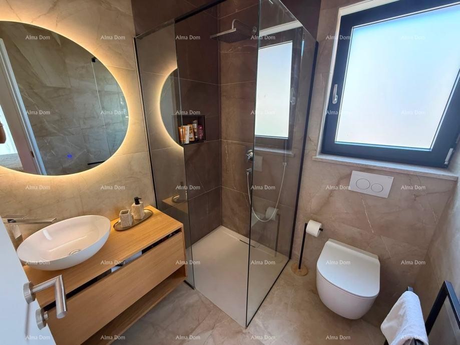 DVOETAŽNI APARTMA S PRIVATNIM BAZENOM IN VELIKO ZEMLJIŠČE – POREČ 14
