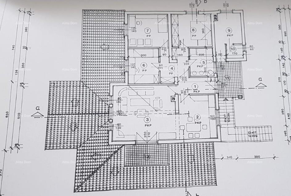 Umag. A beautiful house with six apartments. 14