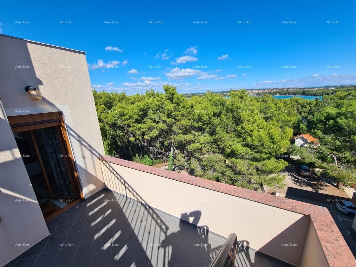 Трехэтажная квартира с террасой на крыше! 100 метров до моря. 44