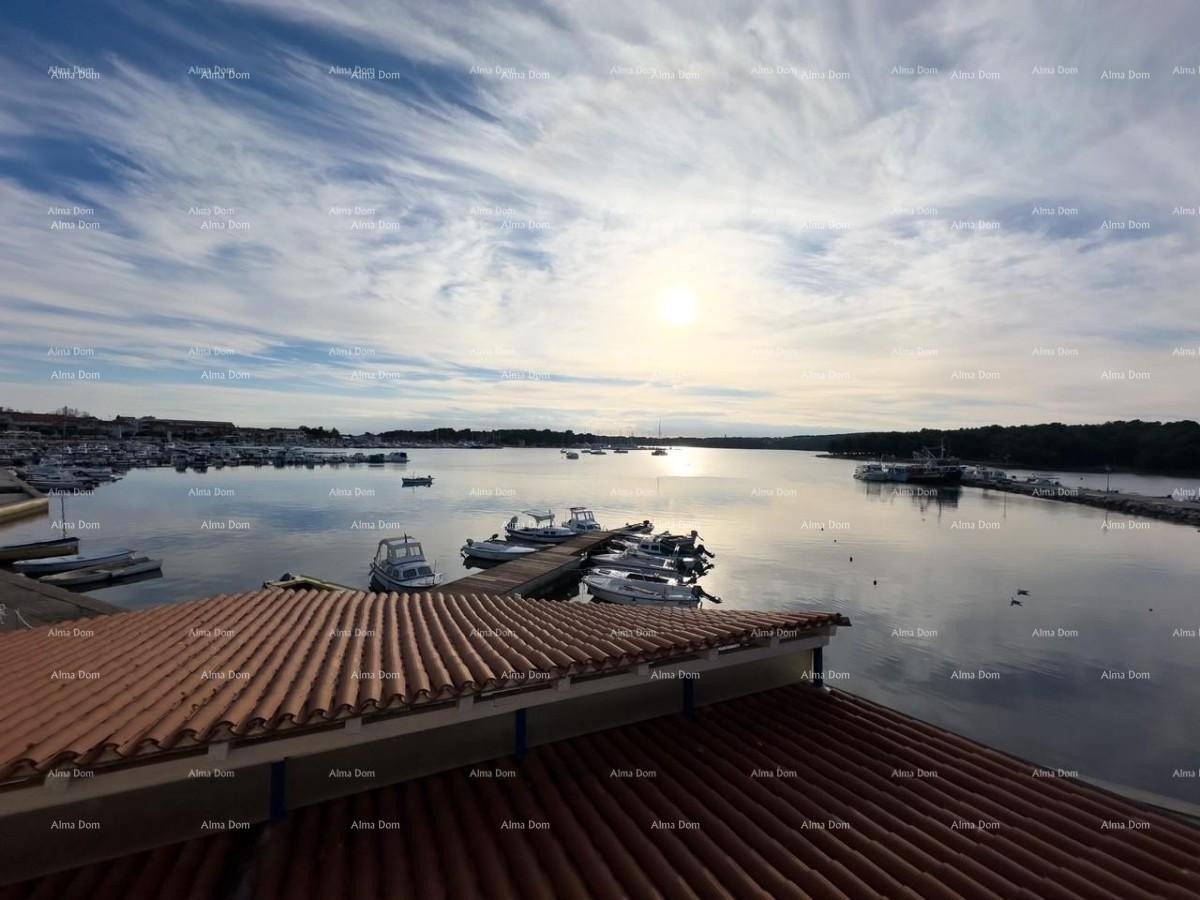 Poslovno-stambena zgrada pored mora, Medulin! 41