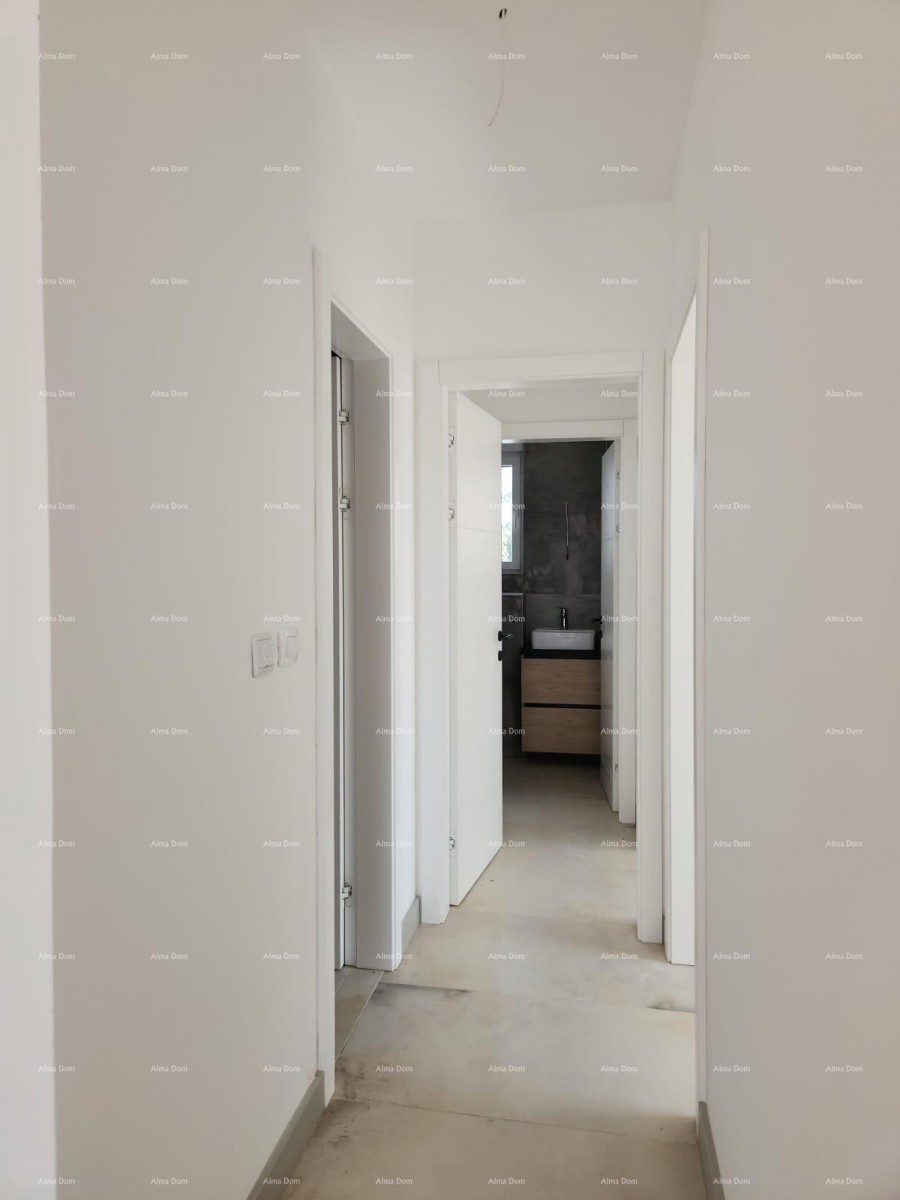 Современный оазис с бассейном и собственным садом в Банйолах 17