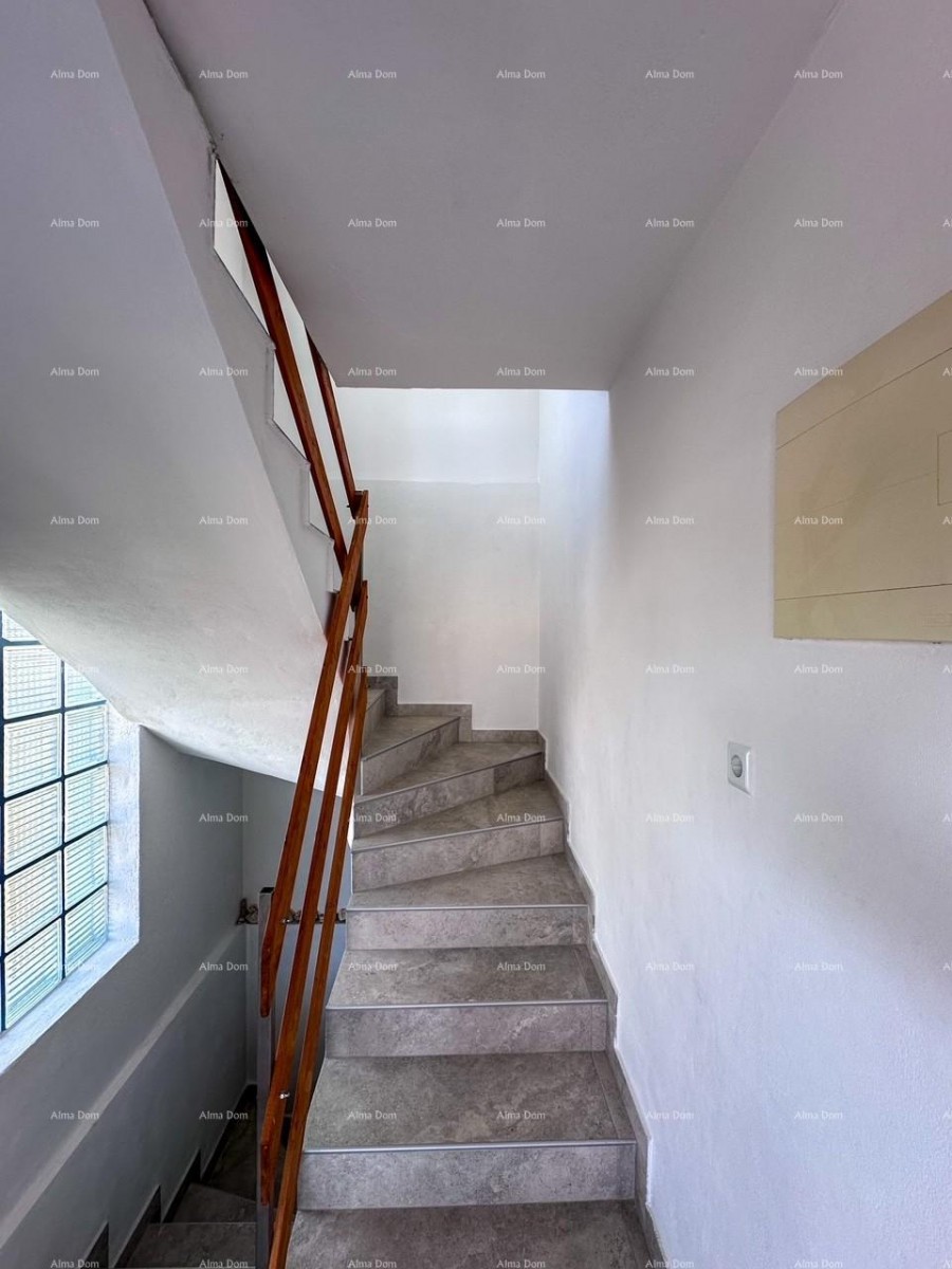 Vendiamo una casa con due appartamenti a Valbandon. 2