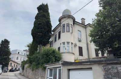 Продажа квартиры в центре с 4 жилыми единицами, Пула!