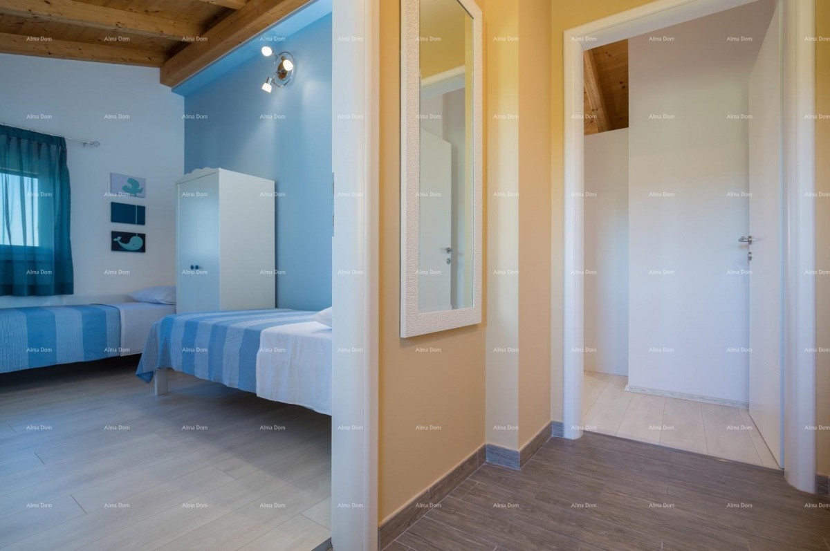 Fažana, detached house on a large plot of 1844 m2. View of the entire Fažana. 13