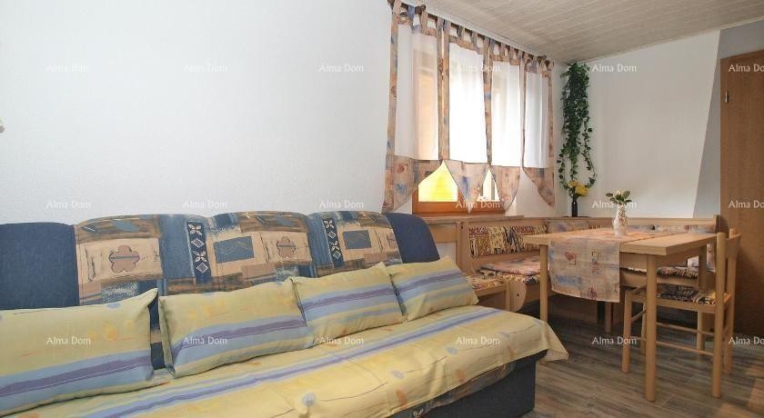 KUĆA SA TRI  APARTMANA,  MEDULIN 9