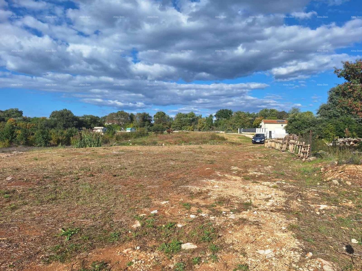 Rovinj – zemljišče v perspektivni coni blizu morja 1