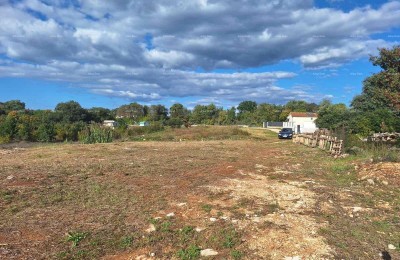 Ровинь – земельный участок в перспективной зоне рядом с морем